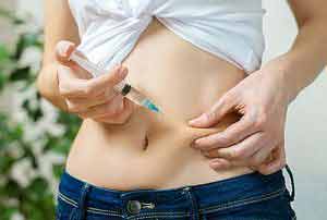 Um eine diabetische Ketoazidose zu vermeiden, müssen Diabetiker regelmäßig Insulin spritzen.