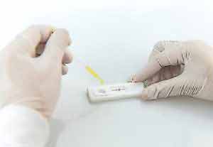 Ein Grippe Test für zu Hause auf Basis eines Nasenabstrichs ermöglicht eine schnelle Diagnose.