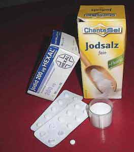 Zur Vorbeugung gegen Jodmangel und Hypothyreose werden Jodsalz und Jodtabletten empfohlen.