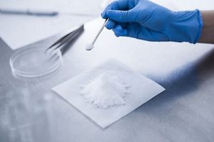 Mit einem Drogen-Reinheitstest können Beimischungen in Drogen identifiziert werden.